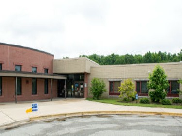 The front of the Brader Elementary School Newark, DE.